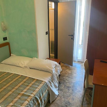 Hotel Vernel Ρίμινι Εξωτερικό φωτογραφία