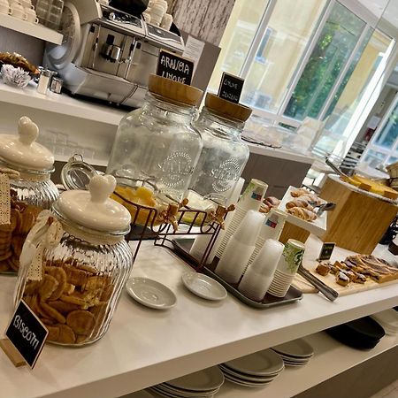 Hotel Vernel Ρίμινι Εξωτερικό φωτογραφία