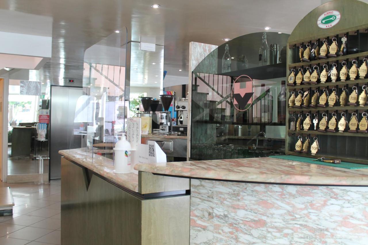 Hotel Vernel Ρίμινι Εξωτερικό φωτογραφία