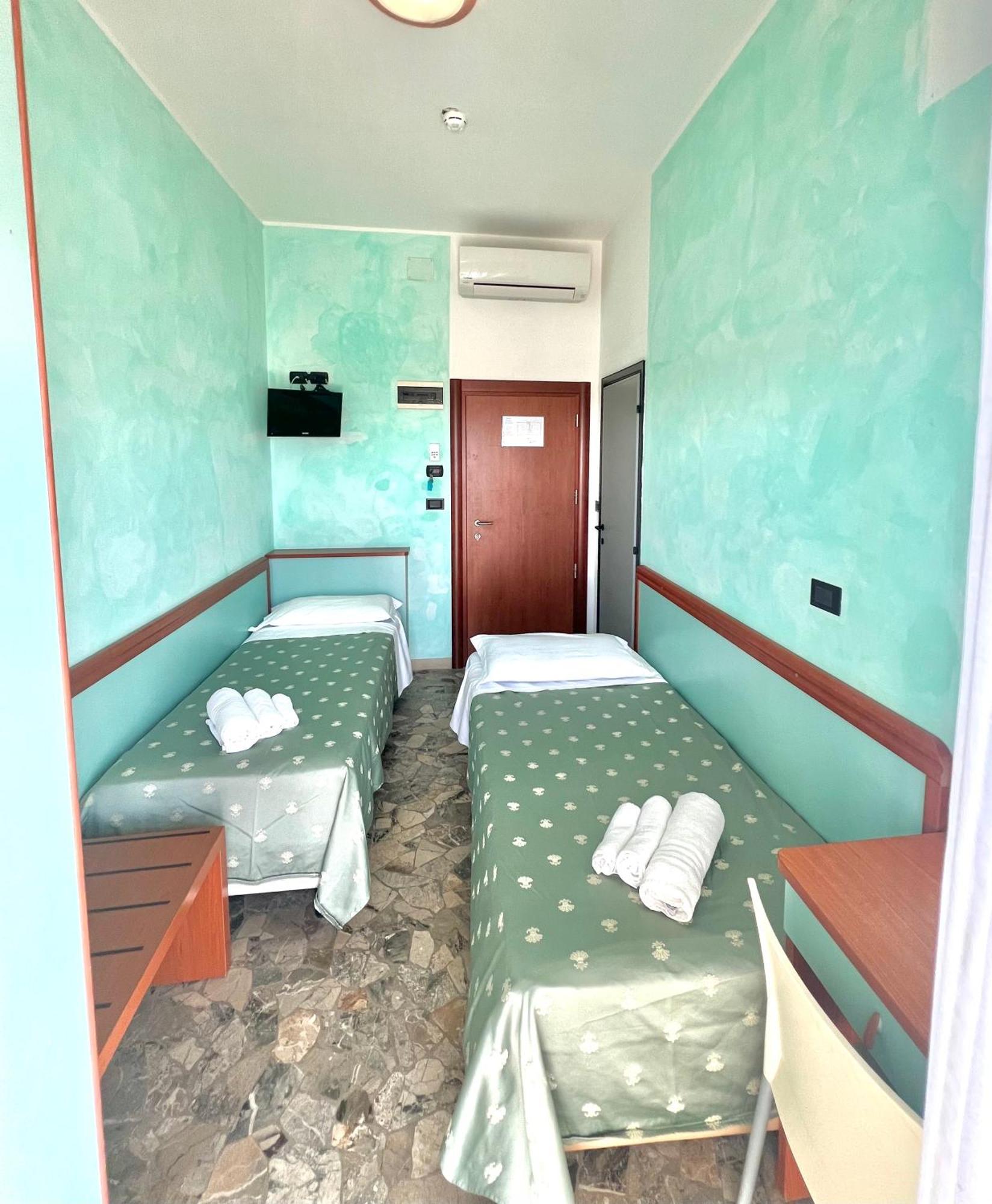 Hotel Vernel Ρίμινι Εξωτερικό φωτογραφία