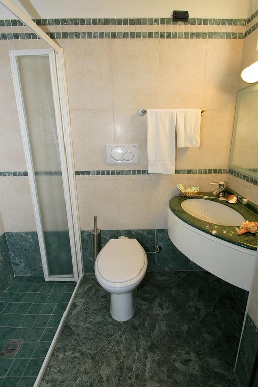 Hotel Vernel Ρίμινι Εξωτερικό φωτογραφία