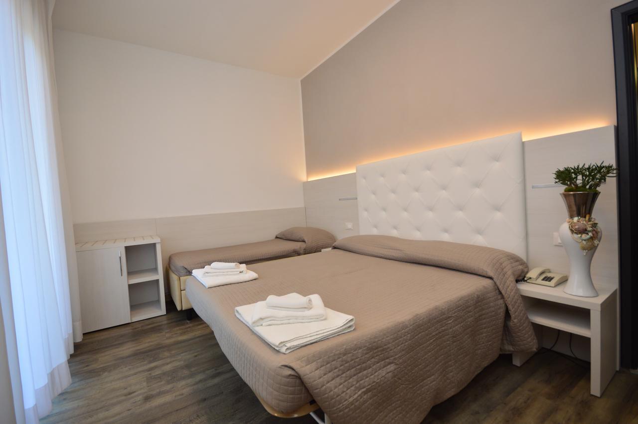 Hotel Vernel Ρίμινι Εξωτερικό φωτογραφία
