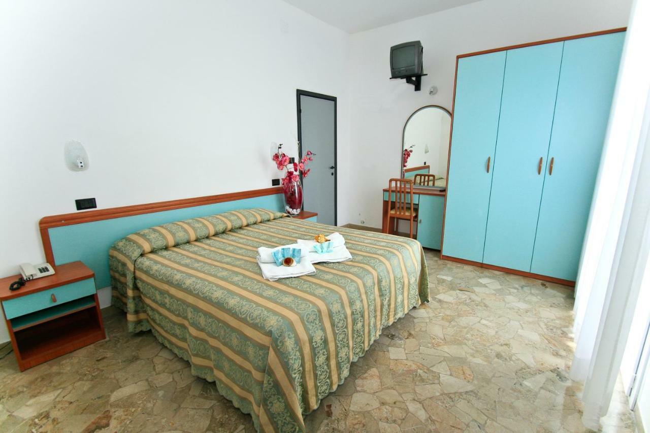 Hotel Vernel Ρίμινι Εξωτερικό φωτογραφία
