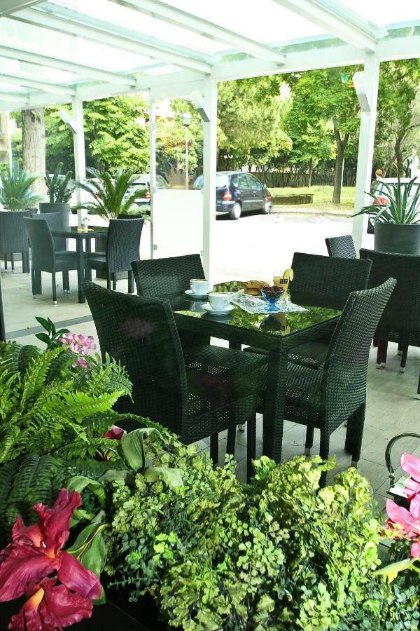 Hotel Vernel Ρίμινι Εξωτερικό φωτογραφία
