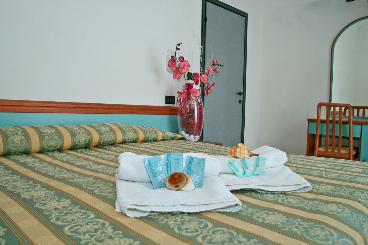Hotel Vernel Ρίμινι Εξωτερικό φωτογραφία