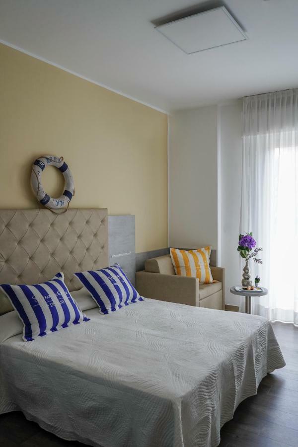 Hotel Vernel Ρίμινι Εξωτερικό φωτογραφία